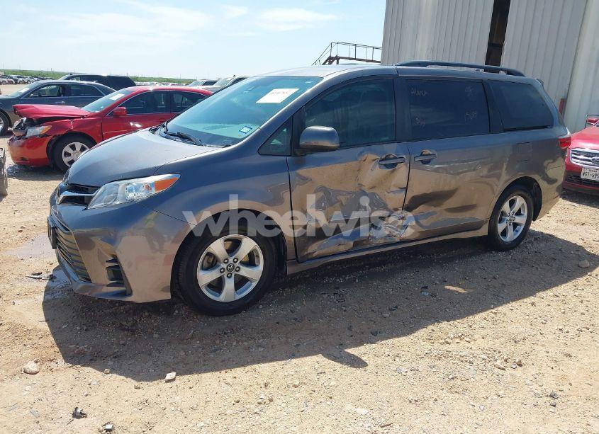 Photo 2 of 2020 Toyota Sienna LE (VIN 5TDKZ3DC2LS036312)
