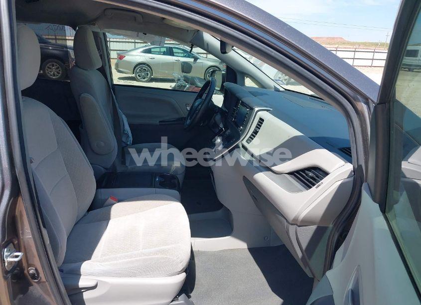 Photo 5 of 2020 Toyota Sienna LE (VIN 5TDKZ3DC2LS036312)