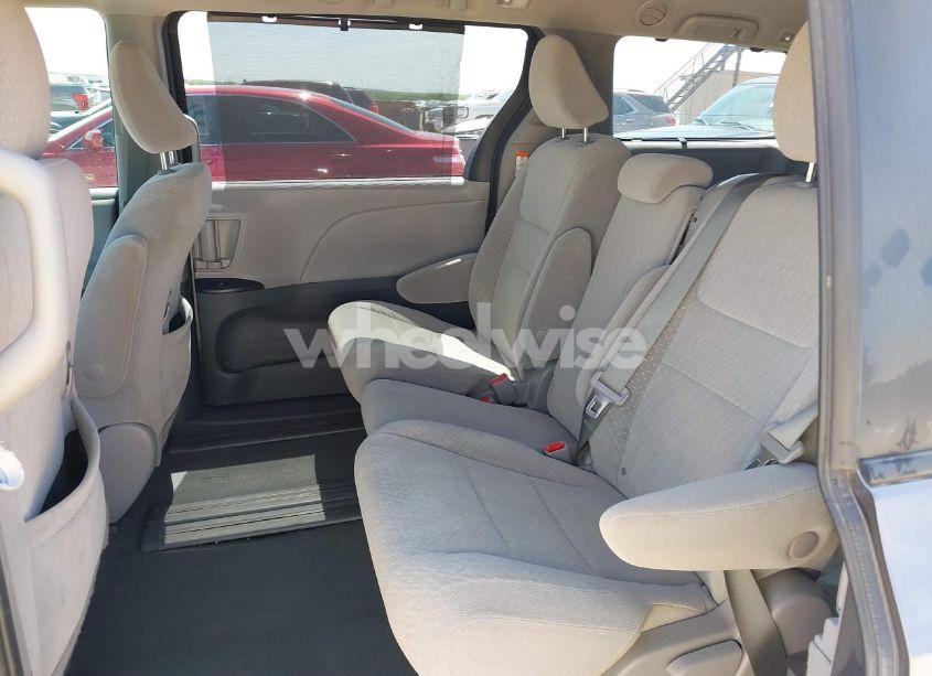 Photo 8 of 2020 Toyota Sienna LE (VIN 5TDKZ3DC2LS036312)