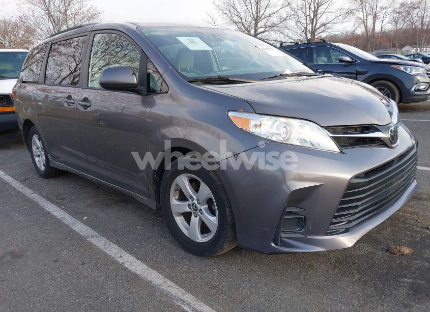 2020 Toyota Sienna LE (VIN 5TDKZ3DC2LS055880) main photo