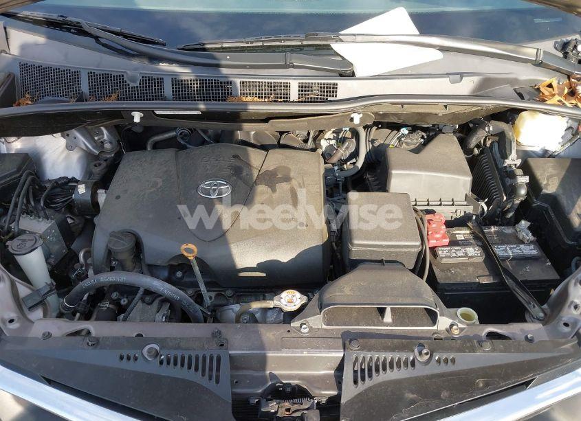 Photo 10 of 2020 Toyota Sienna LE (VIN 5TDKZ3DC2LS055880)