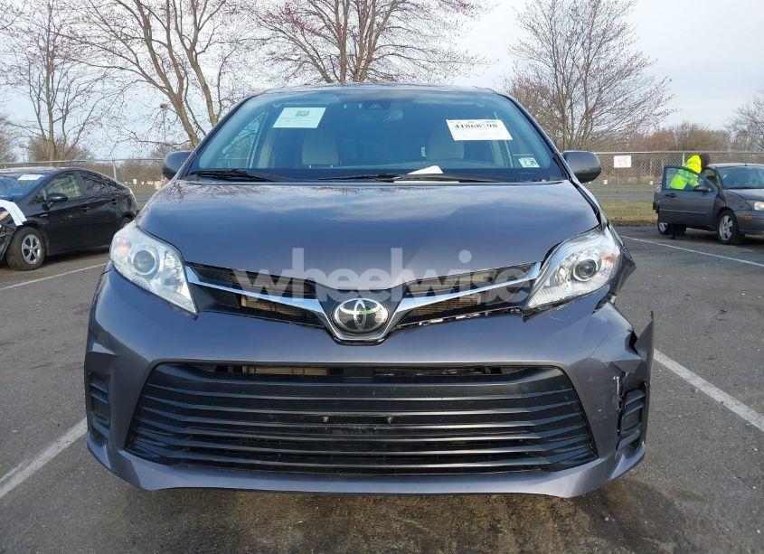 Photo 12 of 2020 Toyota Sienna LE (VIN 5TDKZ3DC2LS055880)