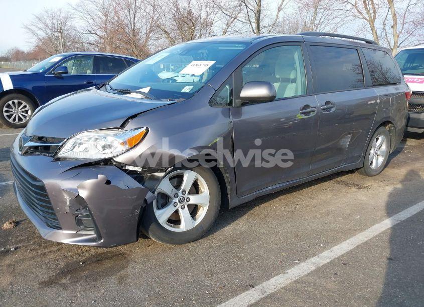 Photo 2 of 2020 Toyota Sienna LE (VIN 5TDKZ3DC2LS055880)