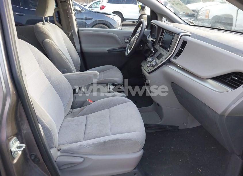Photo 5 of 2020 Toyota Sienna LE (VIN 5TDKZ3DC2LS055880)