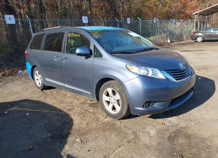 2017 Toyota Sienna LE 8 PASSENGER (VIN 5TDKZ3DC3HS785711) main photo
