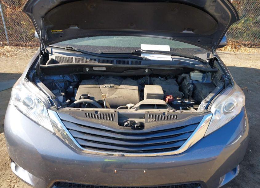 Photo 10 of 2017 Toyota Sienna LE 8 PASSENGER (VIN 5TDKZ3DC3HS785711)