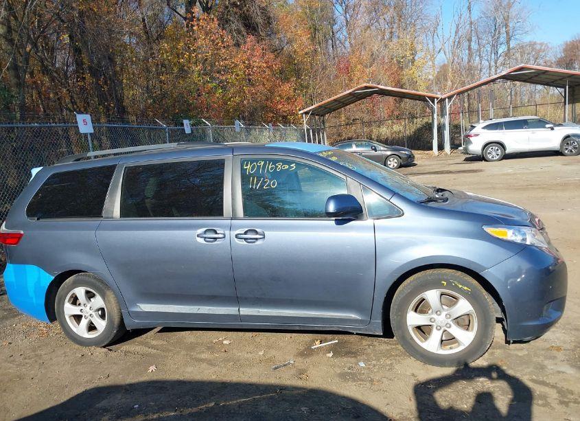 Photo 12 of 2017 Toyota Sienna LE 8 PASSENGER (VIN 5TDKZ3DC3HS785711)