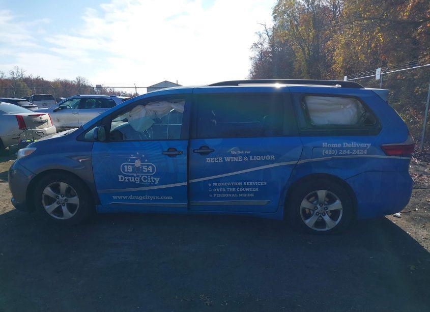 Photo 13 of 2017 Toyota Sienna LE 8 PASSENGER (VIN 5TDKZ3DC3HS785711)