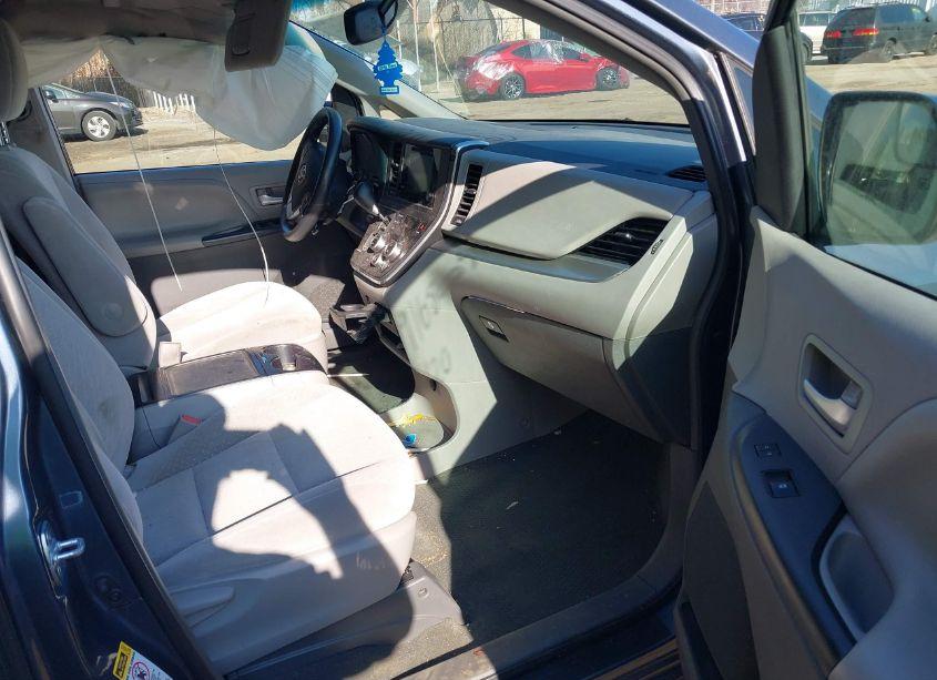 Photo 5 of 2017 Toyota Sienna LE 8 PASSENGER (VIN 5TDKZ3DC3HS785711)