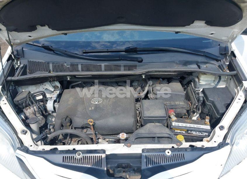 Photo 10 of 2017 Toyota Sienna LE 8 PASSENGER (VIN 5TDKZ3DC3HS826015)