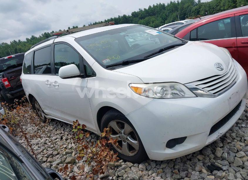 Photo 12 of 2017 Toyota Sienna LE 8 PASSENGER (VIN 5TDKZ3DC3HS826015)
