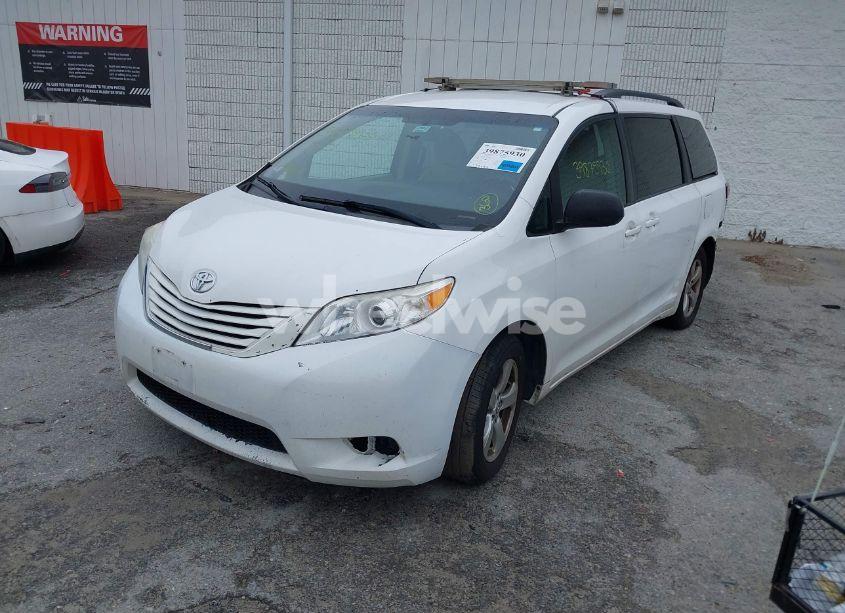 Photo 2 of 2017 Toyota Sienna LE 8 PASSENGER (VIN 5TDKZ3DC3HS826015)
