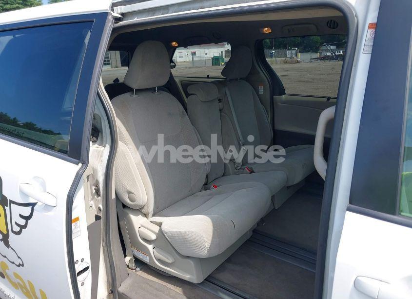 Photo 8 of 2017 Toyota Sienna LE 8 PASSENGER (VIN 5TDKZ3DC3HS826015)