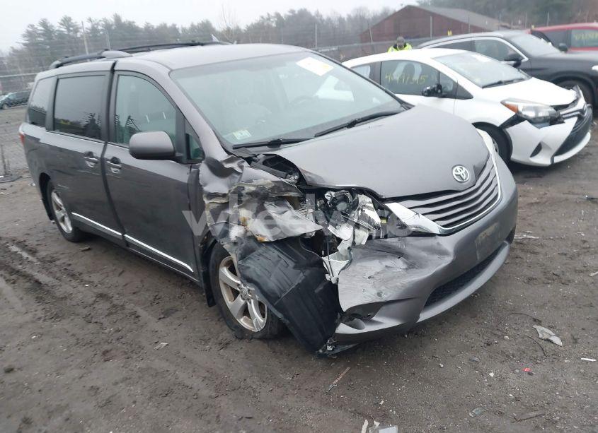 2017 Toyota Sienna LE 8 PASSENGER (VIN 5TDKZ3DC3HS832266) main photo