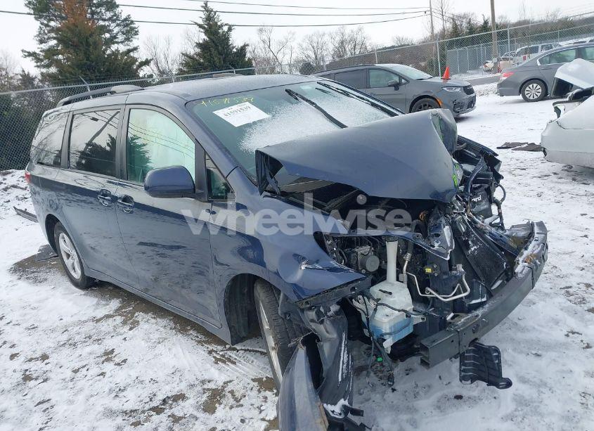 2018 Toyota Sienna LE 8 PASSENGER (VIN 5TDKZ3DC3JS905514) main photo