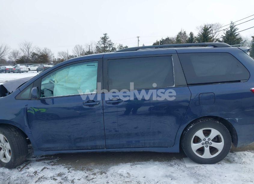 Photo 13 of 2018 Toyota Sienna LE 8 PASSENGER (VIN 5TDKZ3DC3JS905514)