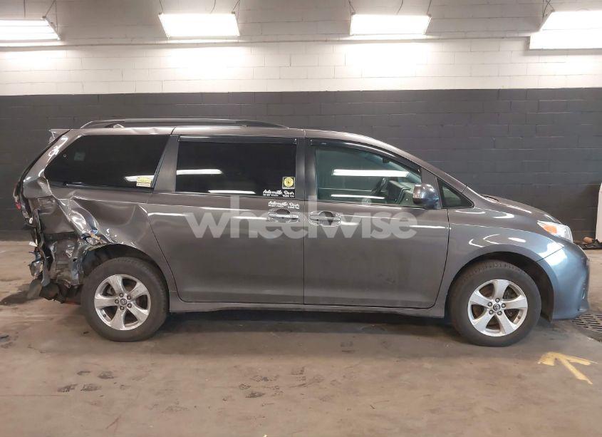 Photo 13 of 2018 Toyota Sienna LE 8 PASSENGER (VIN 5TDKZ3DC3JS906162)