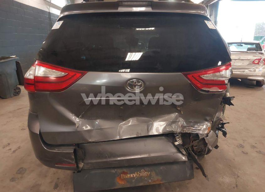 Photo 16 of 2018 Toyota Sienna LE 8 PASSENGER (VIN 5TDKZ3DC3JS906162)