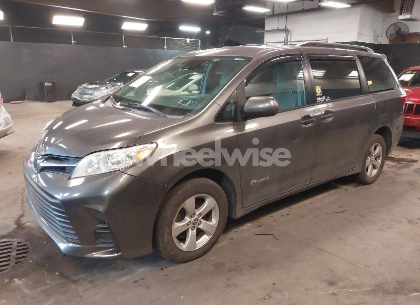 Photo 2 of 2018 Toyota Sienna LE 8 PASSENGER (VIN 5TDKZ3DC3JS906162)