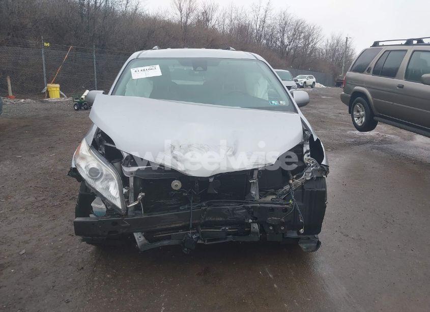 Photo 12 of 2018 Toyota Sienna LE 8 PASSENGER (VIN 5TDKZ3DC3JS913273)