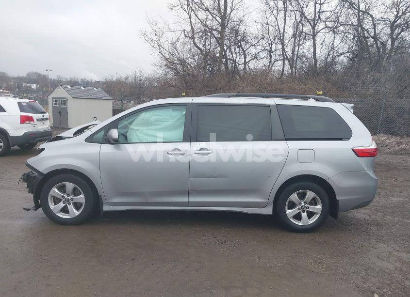 Photo 14 of 2018 Toyota Sienna LE 8 PASSENGER (VIN 5TDKZ3DC3JS913273)