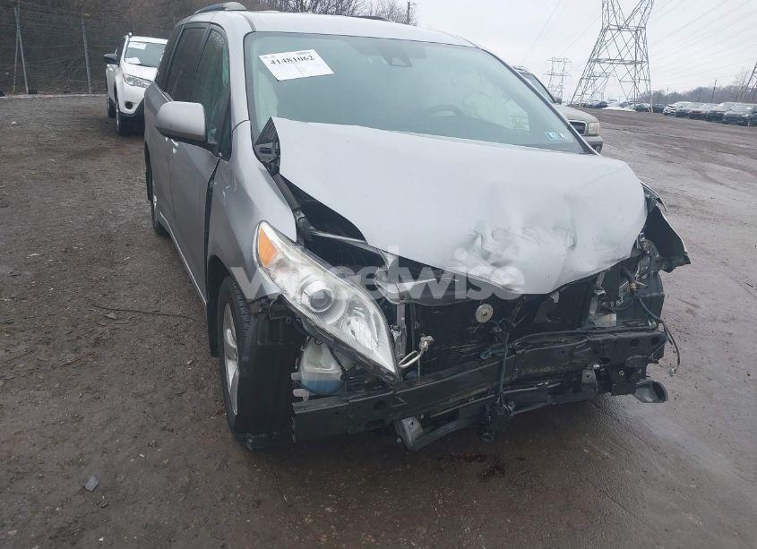 Photo 17 of 2018 Toyota Sienna LE 8 PASSENGER (VIN 5TDKZ3DC3JS913273)