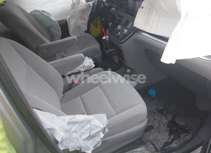 Photo 5 of 2018 Toyota Sienna LE 8 PASSENGER (VIN 5TDKZ3DC3JS913273)