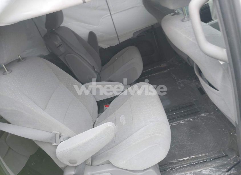 Photo 8 of 2018 Toyota Sienna LE 8 PASSENGER (VIN 5TDKZ3DC3JS913273)