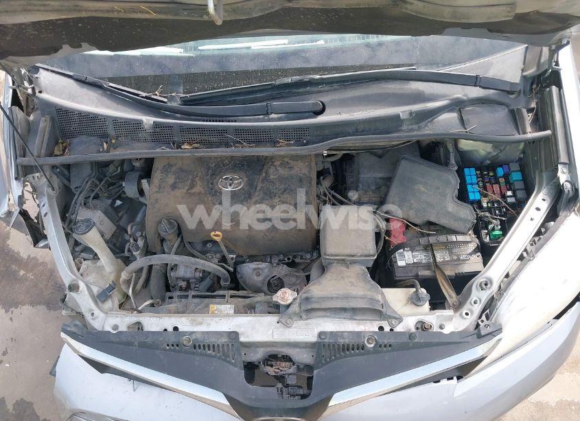 Photo 10 of 2018 Toyota Sienna LE 8 PASSENGER (VIN 5TDKZ3DC3JS917131)