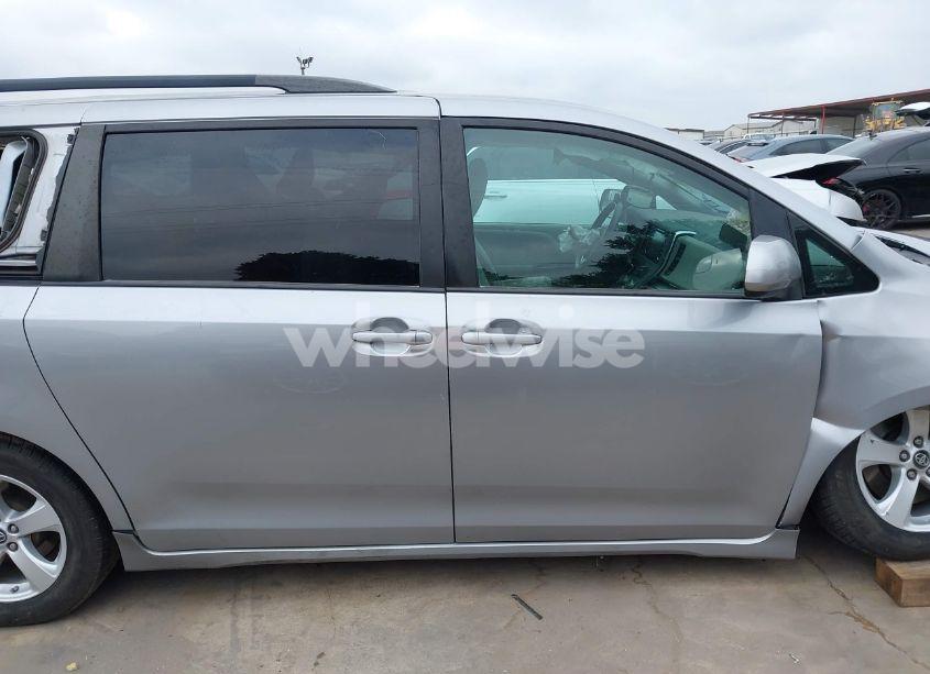 Photo 14 of 2018 Toyota Sienna LE 8 PASSENGER (VIN 5TDKZ3DC3JS917131)