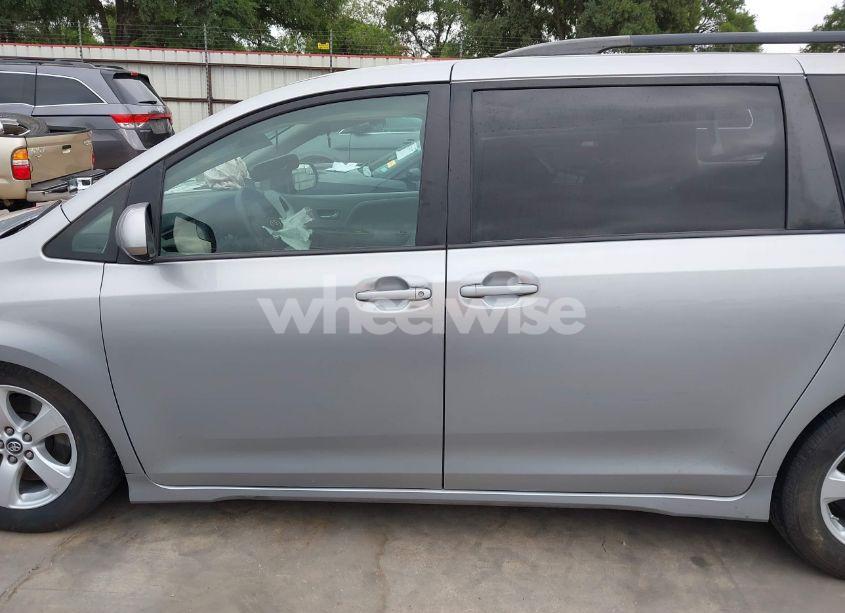 Photo 15 of 2018 Toyota Sienna LE 8 PASSENGER (VIN 5TDKZ3DC3JS917131)