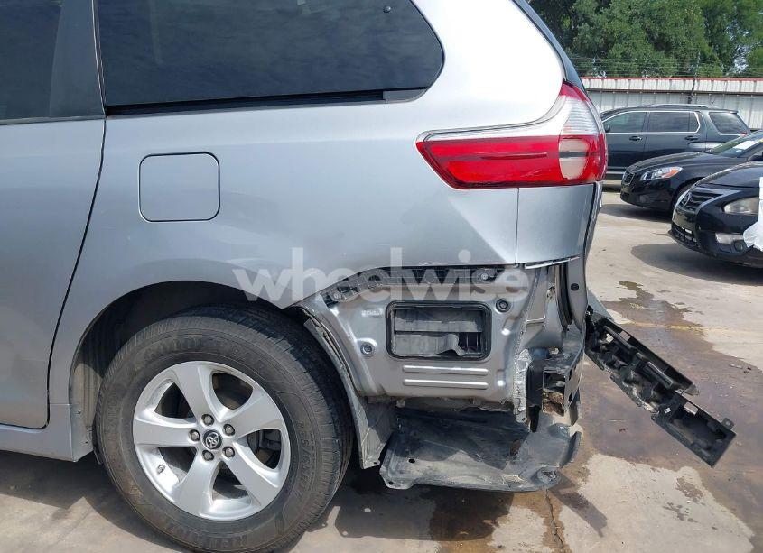 Photo 20 of 2018 Toyota Sienna LE 8 PASSENGER (VIN 5TDKZ3DC3JS917131)