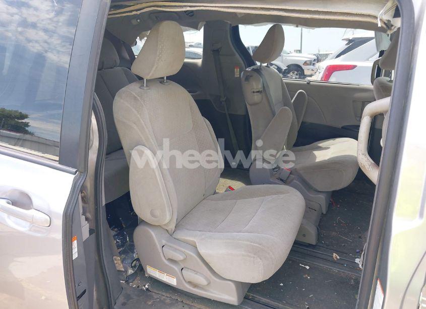 Photo 8 of 2018 Toyota Sienna LE 8 PASSENGER (VIN 5TDKZ3DC3JS917131)