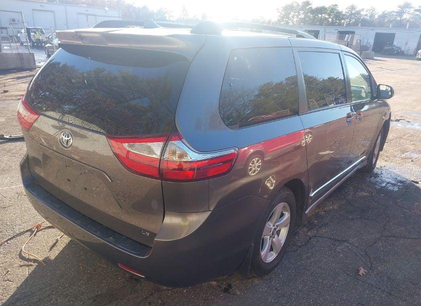Photo 4 of 2019 Toyota Sienna LE 8 PASSENGER (VIN 5TDKZ3DC3KS009750)