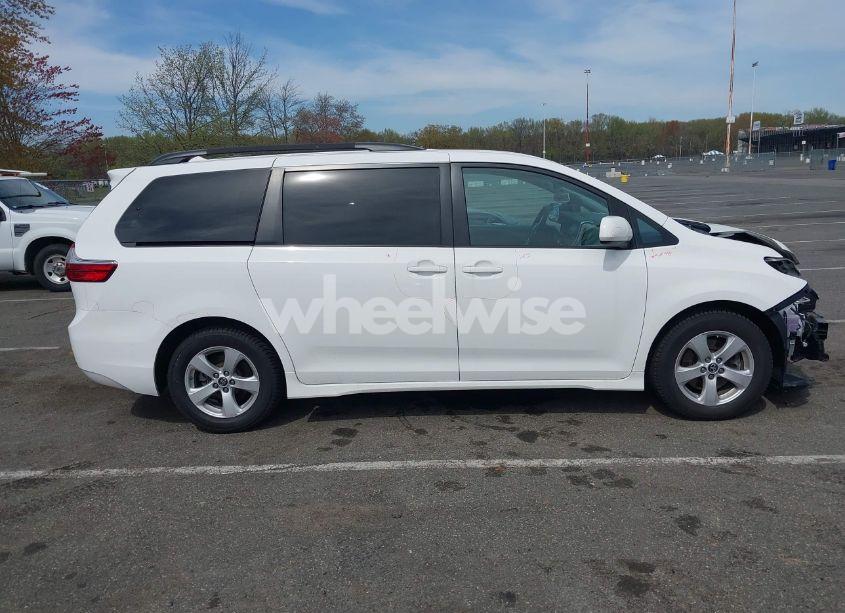 Photo 13 of 2020 Toyota Sienna LE (VIN 5TDKZ3DC3LS043379)