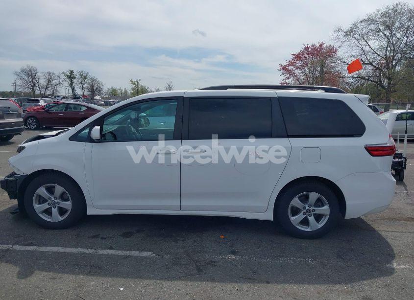 Photo 14 of 2020 Toyota Sienna LE (VIN 5TDKZ3DC3LS043379)