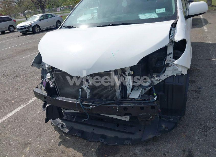 Photo 6 of 2020 Toyota Sienna LE (VIN 5TDKZ3DC3LS043379)