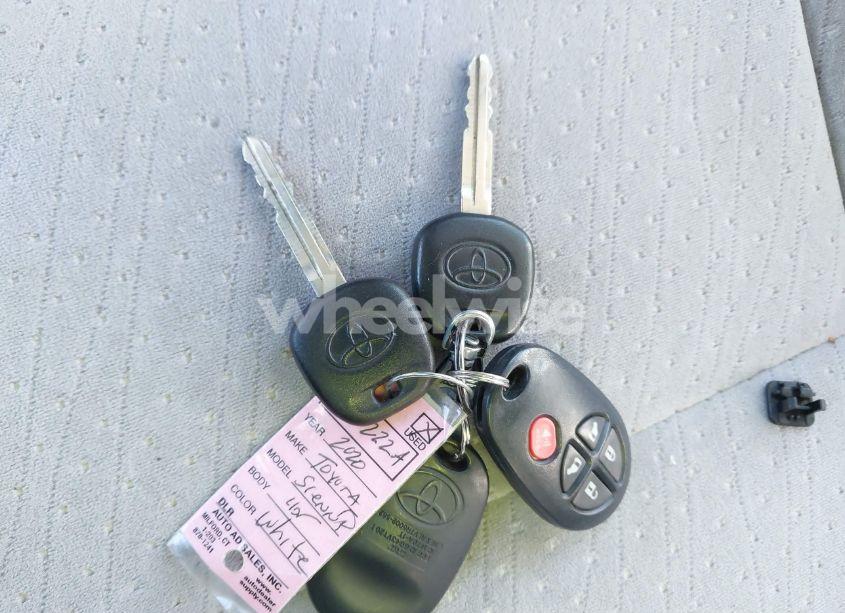 Photo 11 of 2020 Toyota Sienna LE (VIN 5TDKZ3DC3LS051451)