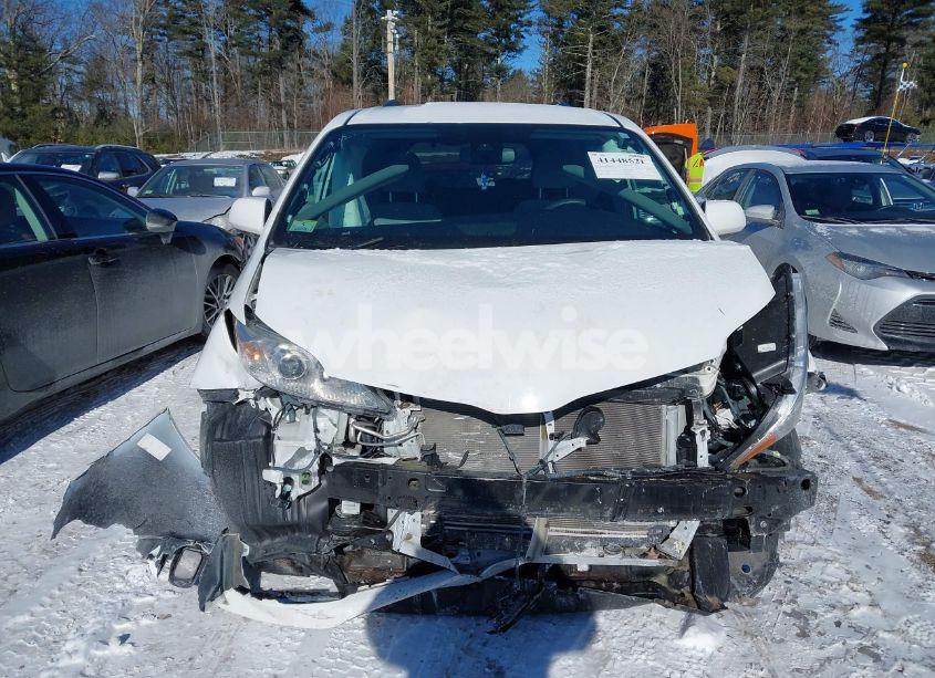 Photo 12 of 2020 Toyota Sienna LE (VIN 5TDKZ3DC3LS051451)