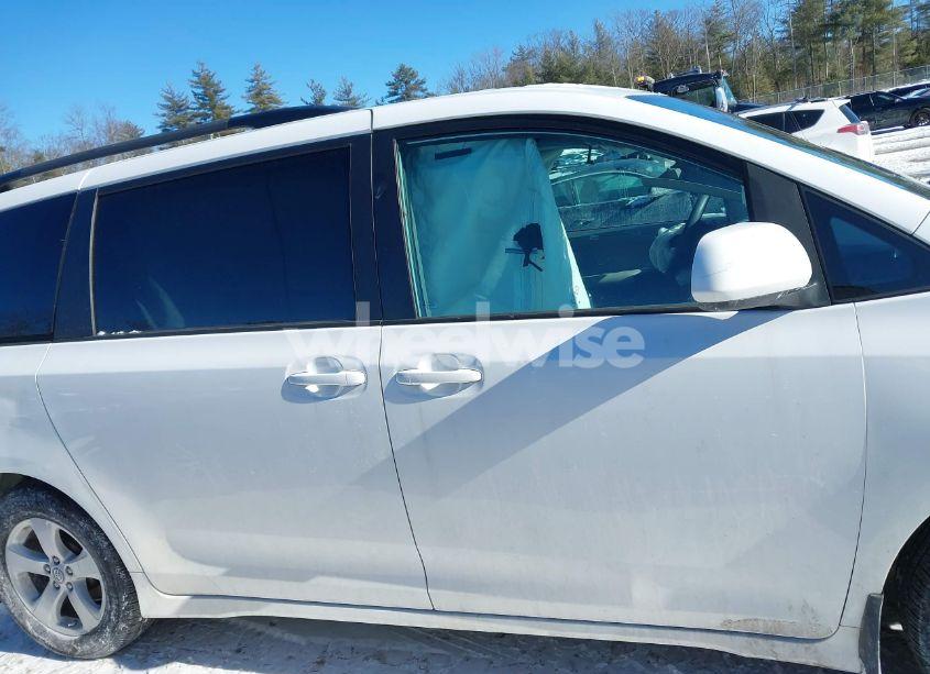 Photo 13 of 2020 Toyota Sienna LE (VIN 5TDKZ3DC3LS051451)
