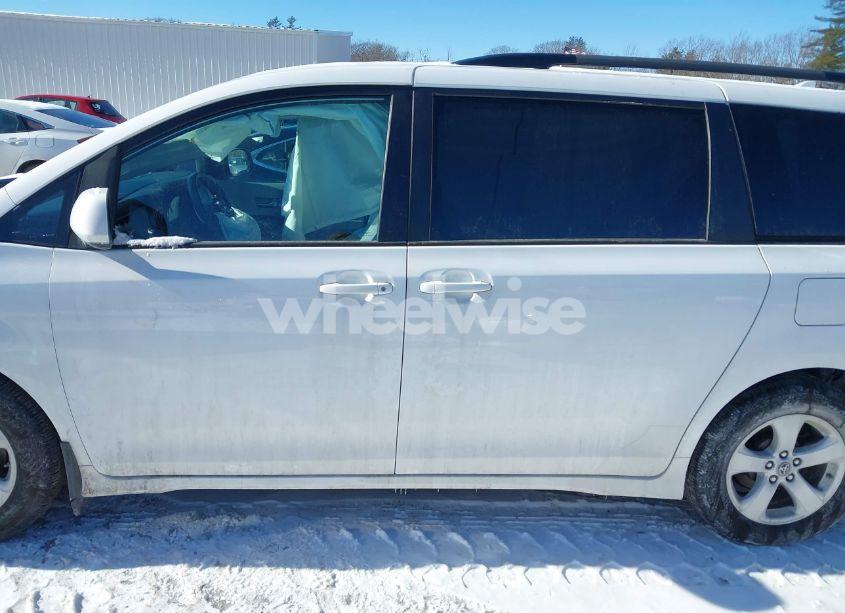 Photo 14 of 2020 Toyota Sienna LE (VIN 5TDKZ3DC3LS051451)