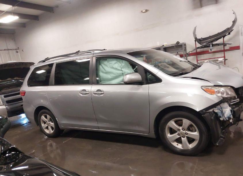 Photo 14 of 2017 Toyota Sienna LE 8 PASSENGER (VIN 5TDKZ3DC4HS769744)