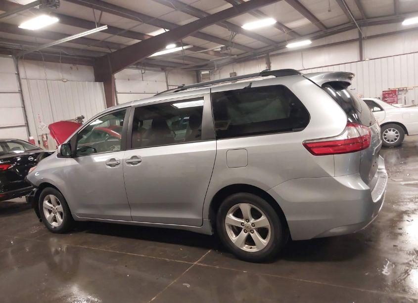 Photo 15 of 2017 Toyota Sienna LE 8 PASSENGER (VIN 5TDKZ3DC4HS769744)