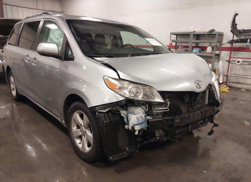 Photo 6 of 2017 Toyota Sienna LE 8 PASSENGER (VIN 5TDKZ3DC4HS769744)