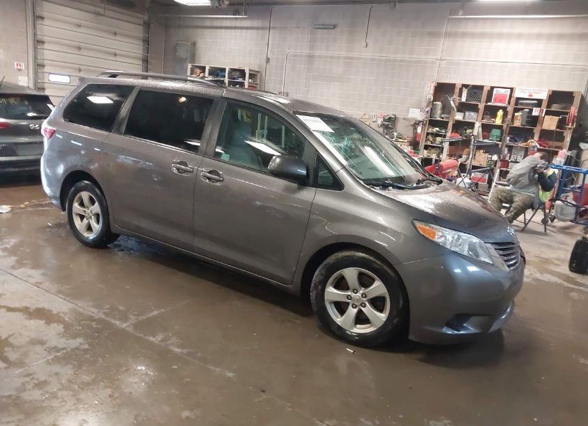 2017 Toyota Sienna LE 8 PASSENGER (VIN 5TDKZ3DC4HS771963) main photo