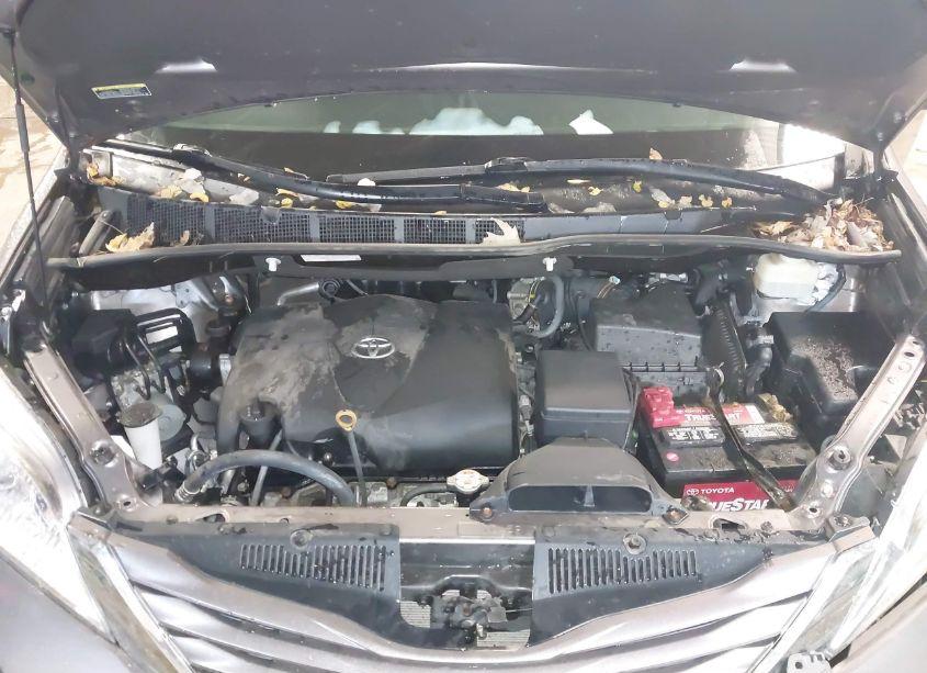 Photo 10 of 2017 Toyota Sienna LE 8 PASSENGER (VIN 5TDKZ3DC4HS771963)