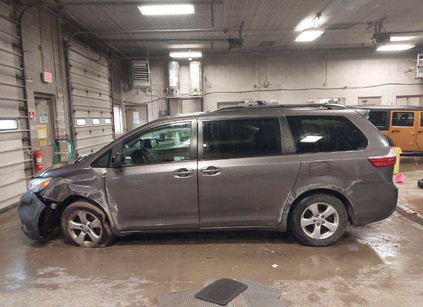 Photo 14 of 2017 Toyota Sienna LE 8 PASSENGER (VIN 5TDKZ3DC4HS771963)