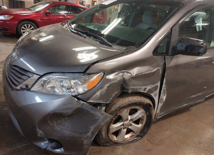 Photo 17 of 2017 Toyota Sienna LE 8 PASSENGER (VIN 5TDKZ3DC4HS771963)