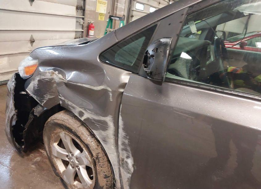 Photo 18 of 2017 Toyota Sienna LE 8 PASSENGER (VIN 5TDKZ3DC4HS771963)