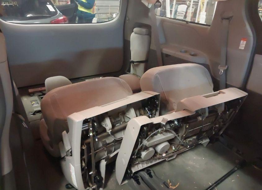 Photo 19 of 2017 Toyota Sienna LE 8 PASSENGER (VIN 5TDKZ3DC4HS771963)